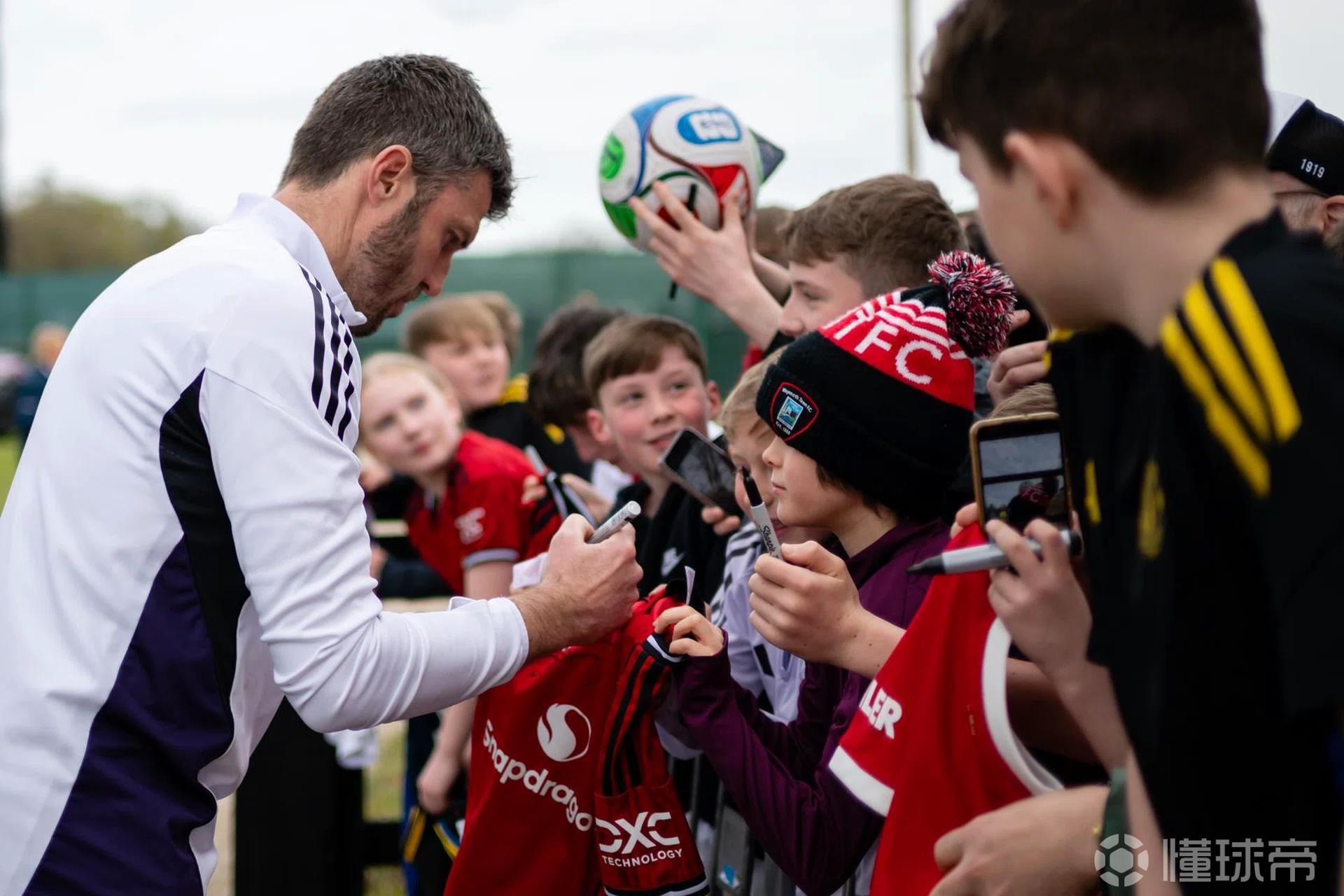 曼联官方:季前赛赛程确定,分别对阵马竞、巴黎、米兰等队